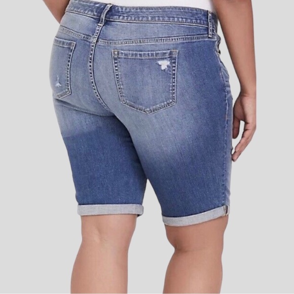 TORRID Boyfriend Bermuda Vintage Stretch - Medium Wash - Picture 5 of 11